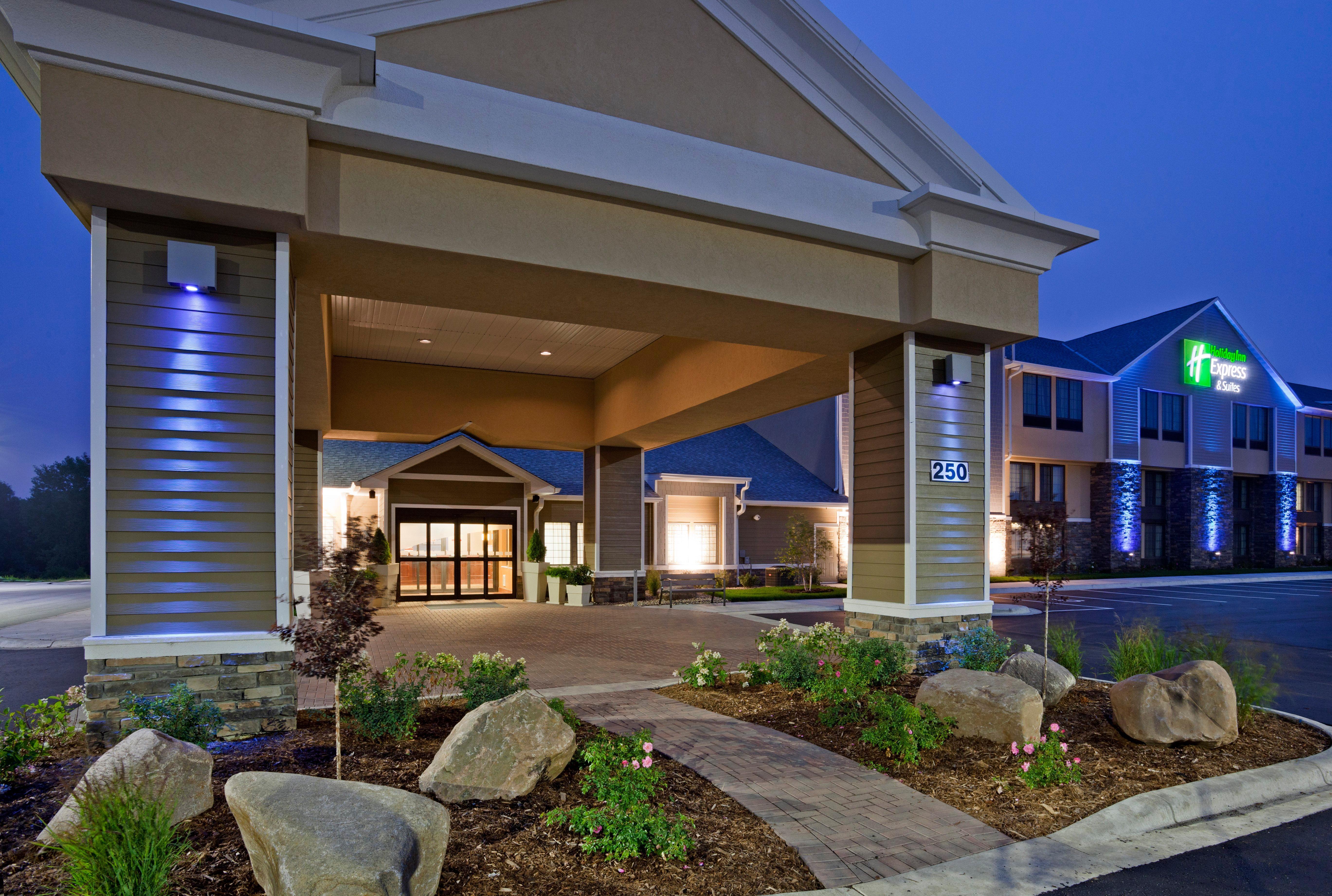 Holiday Inn Express & Suites Willmar, An Ihg Hotel Exterior photo